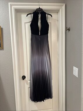 Elegant Black to Gray-Lilac Ombre Pleated Halter Evening Dress